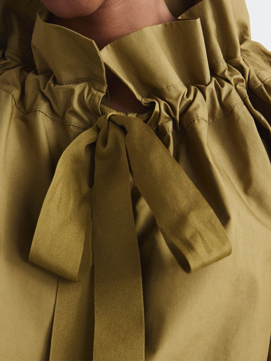 Ruffle Collar Lantern Sleeve Shirt
